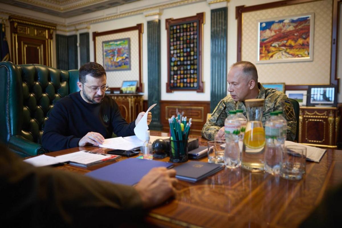 Президент України Володимир Зеленський і головнокомандувач ЗСУ Олександр Сирський