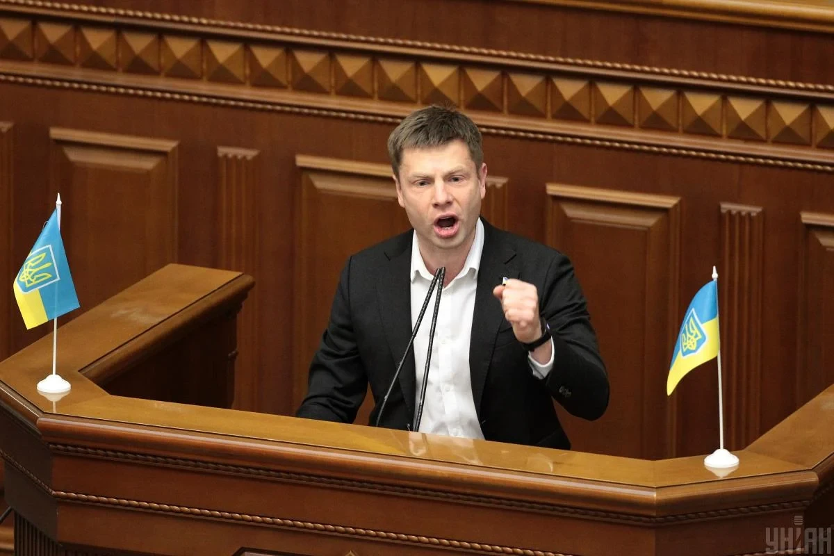 Логотип сайту «Миротворець» із фрагментом анкети на Олексія Гончаренка