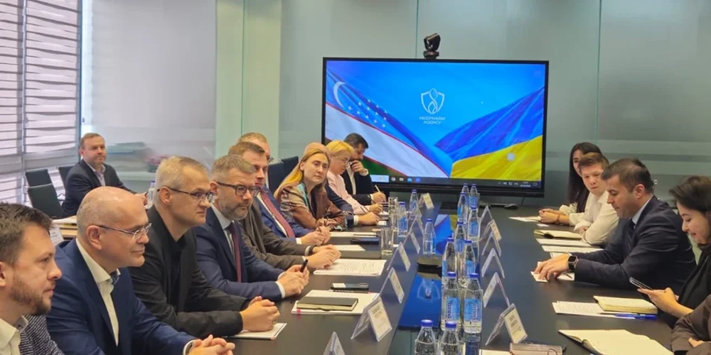 Українська делегація під час відвідин Tashkent Pharma Park у рамках робочого візиту до Узбекистану